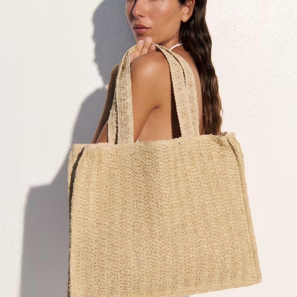 Burberry Straw Crochet Tote Bag in Beige - Picture 3 of 5